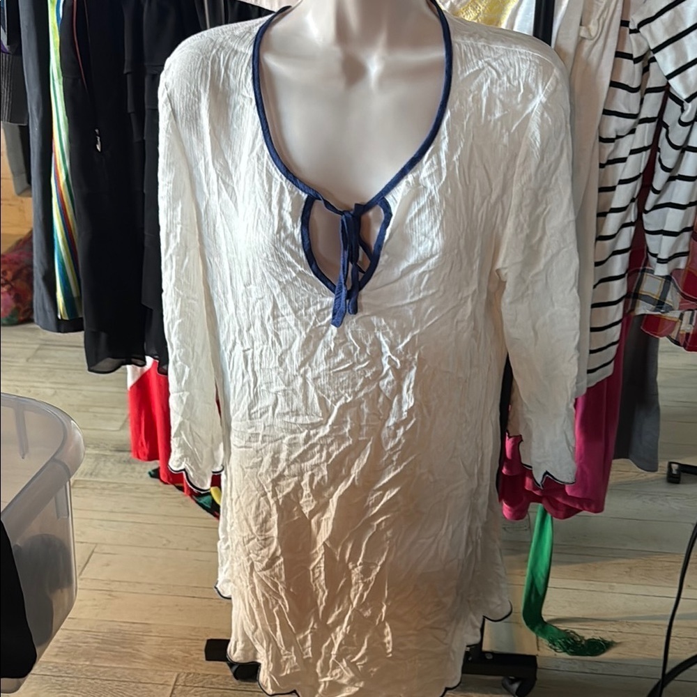 Francesca's Collections Cream Top with Navy Trim